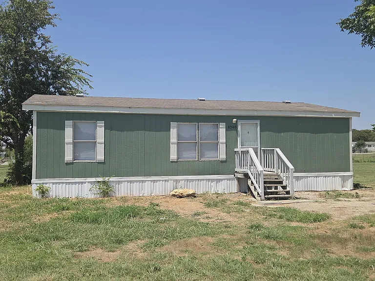 8540 Longhorn Dr — Photo 2