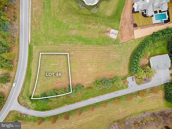 2nd image of 48 Meadowbreeze Ln