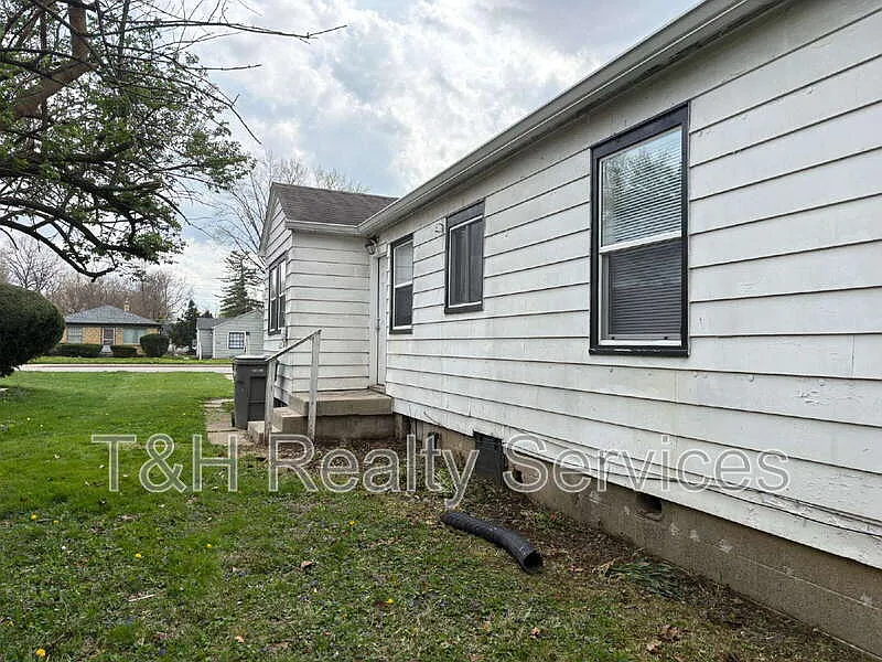 Building Photo - 4726 E 34th St