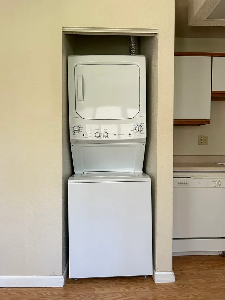 2 bed, 871 sqft, $2,690 — Photo 4