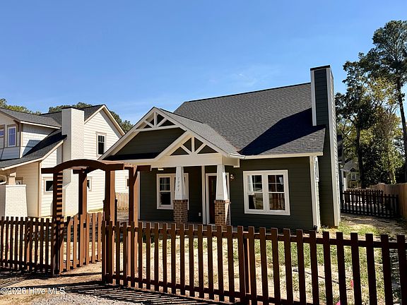 2nd image of 1001 Holly Road