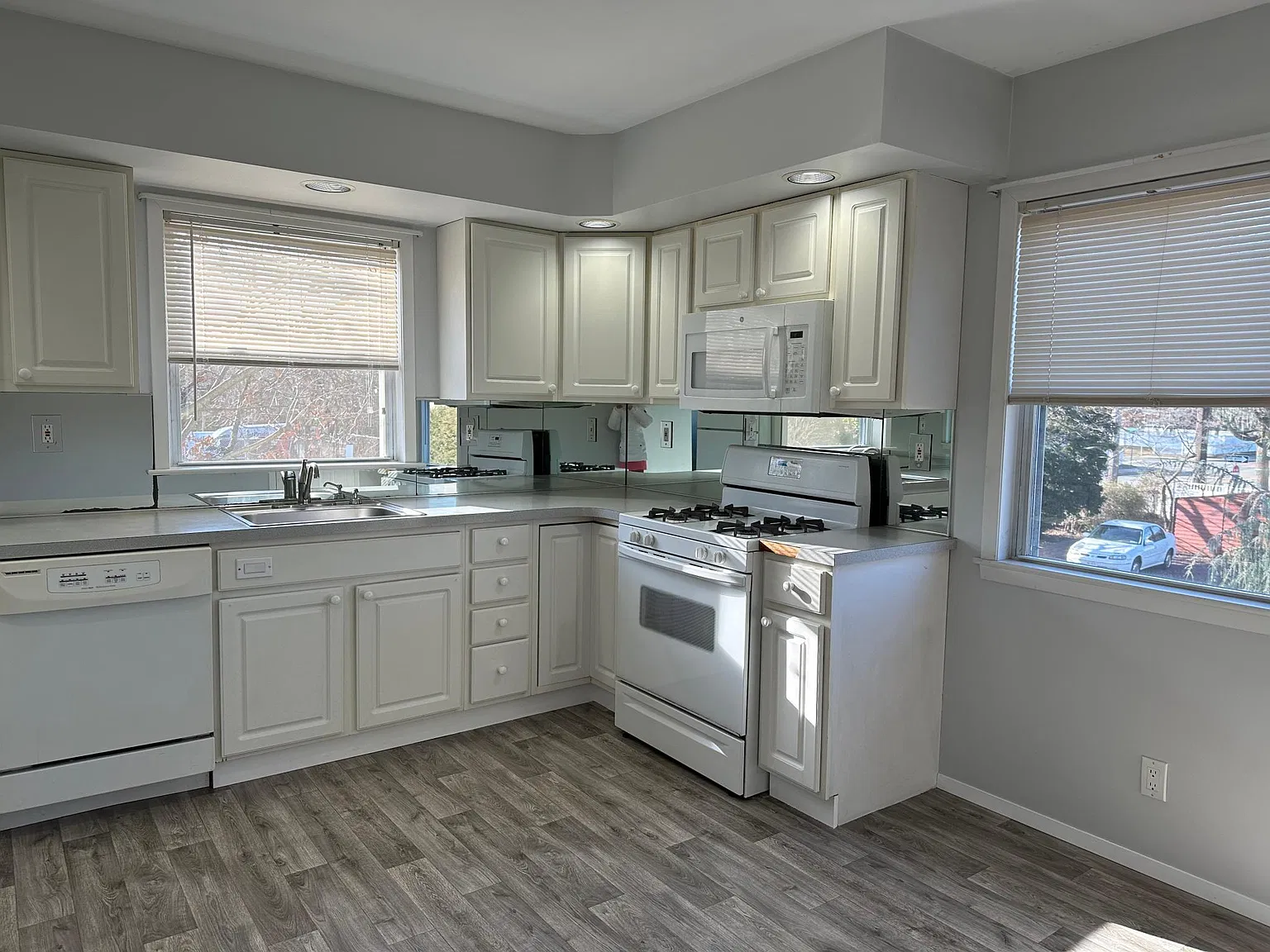 15 Arthur Ave — Photo 2