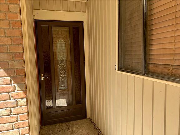 5th image of 710 Carriage Way