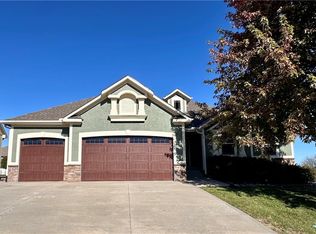 1112 SW 10th St, Oak Grove, MO 64075