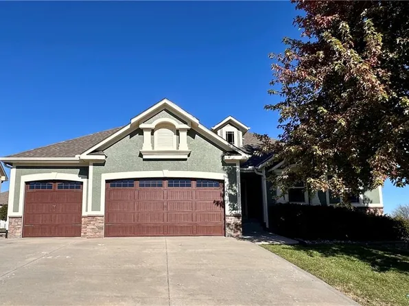 1112 SW 10th St, Oak Grove, MO 64075