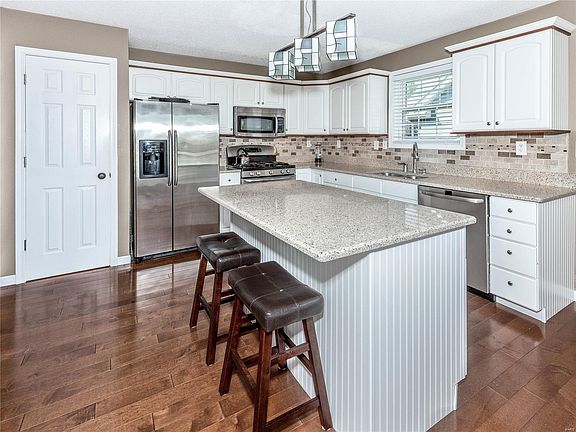 4th image of 2724 Fieldstone Dr