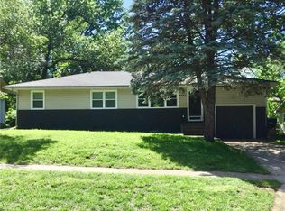 2527 Belle Crest Dr, Lawrence, KS 66046