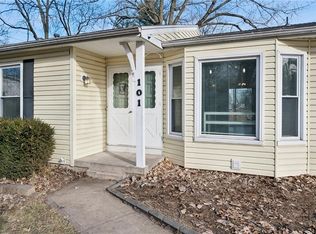 101 SE Brentwood Dr, Lees Summit, MO 64063