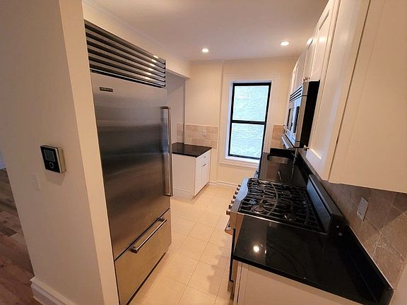 3rd image of 137 E 29th St APT 2D