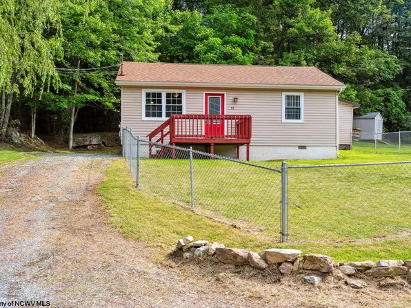 32 England Rd, Morgantown, WV 26508