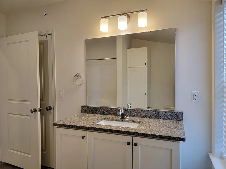 4611 Commerce St #104 — Photo 24