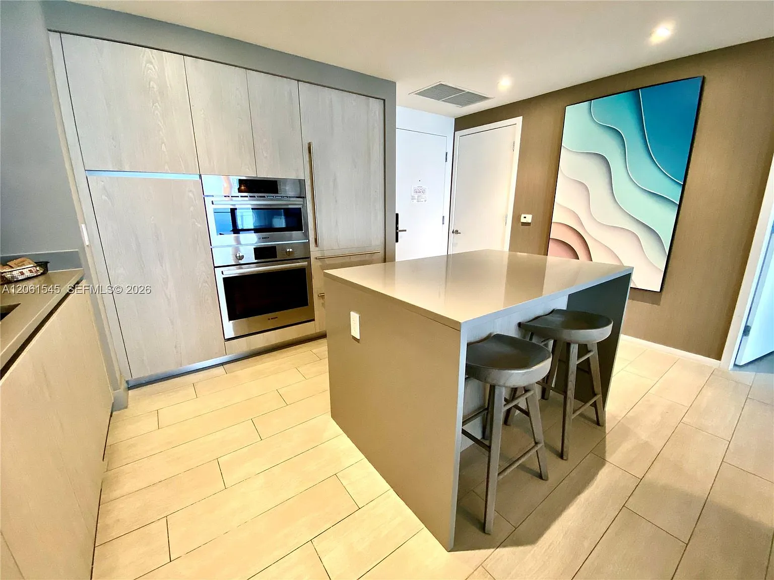 2 bed, 2.0 bath, 1054 sqft, $6,500 — Photo 3