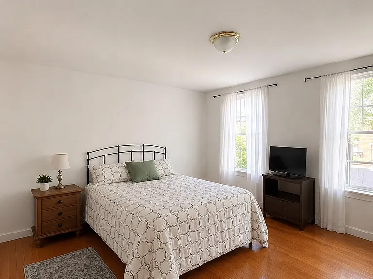 140 E 51st St #1 — Photo 4