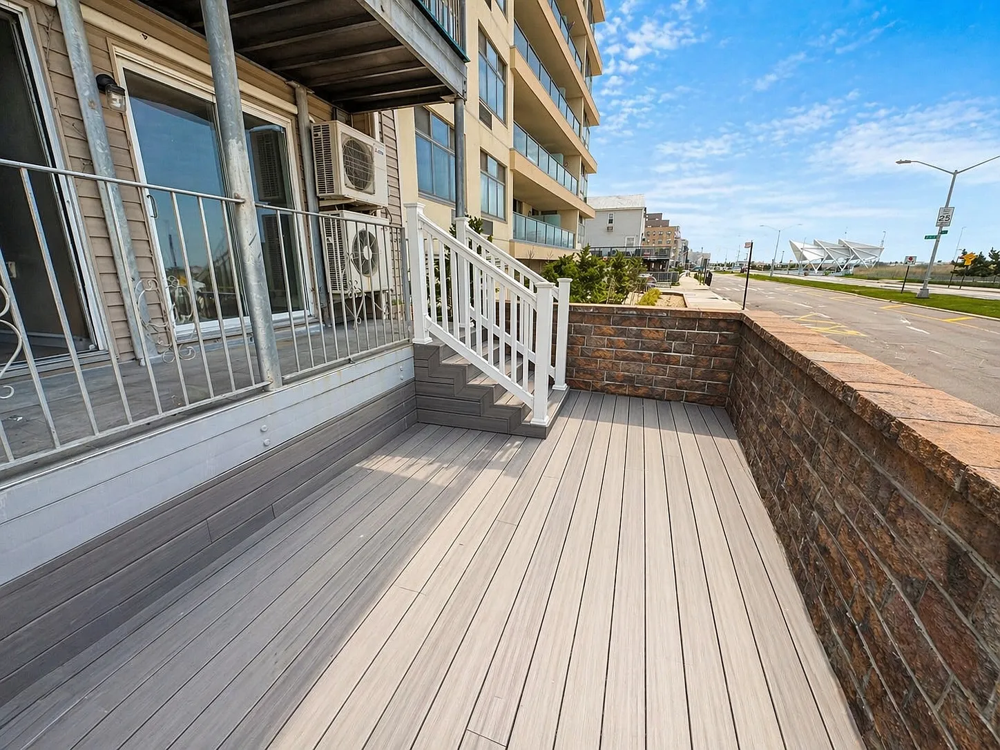 2 bed, 1000 sqft, $3,200 — Photo 2
