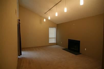 Unit_59690_Image_1_6007_LivingRoom_406x539