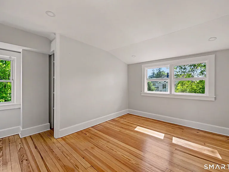 4 Highview Ave — Photo 25