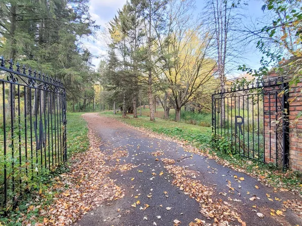 935 Lakewood Hills Rd, Eagan, MN 55123
