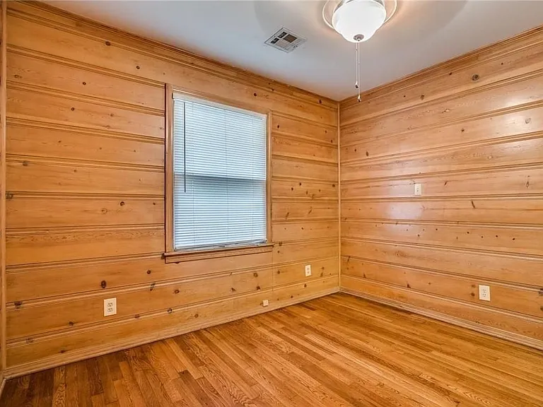 1813 Oxford Way — Photo 3