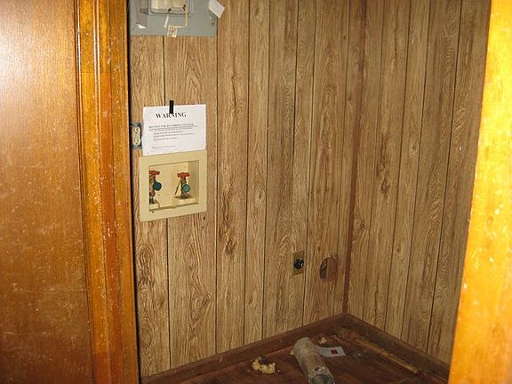 4th image of 110 Martinez St