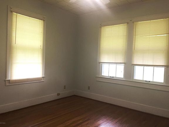 4th image of 407 1/2 Brook Ave