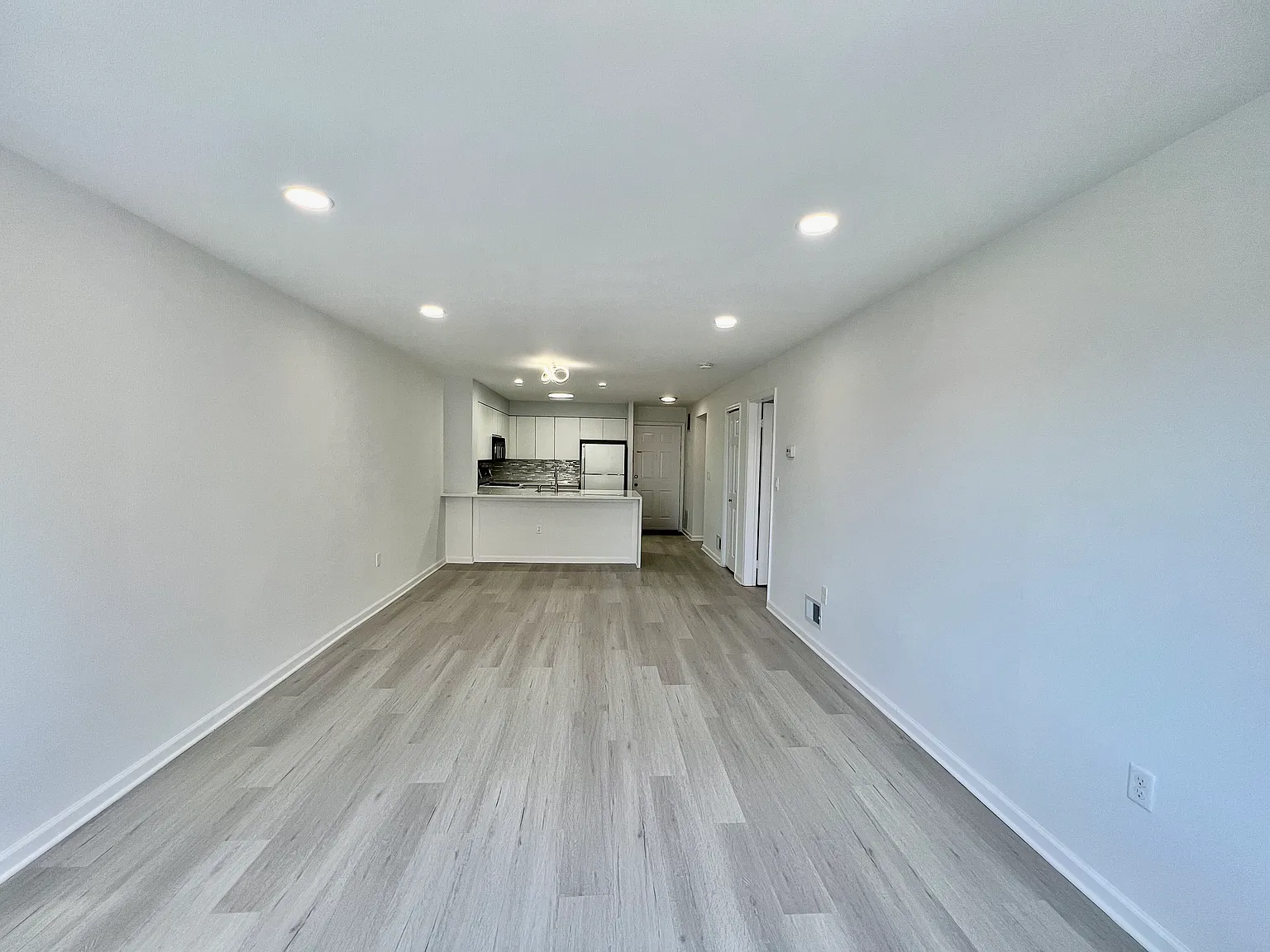 1 bed, 742 sqft, $2,600 — Photo 4