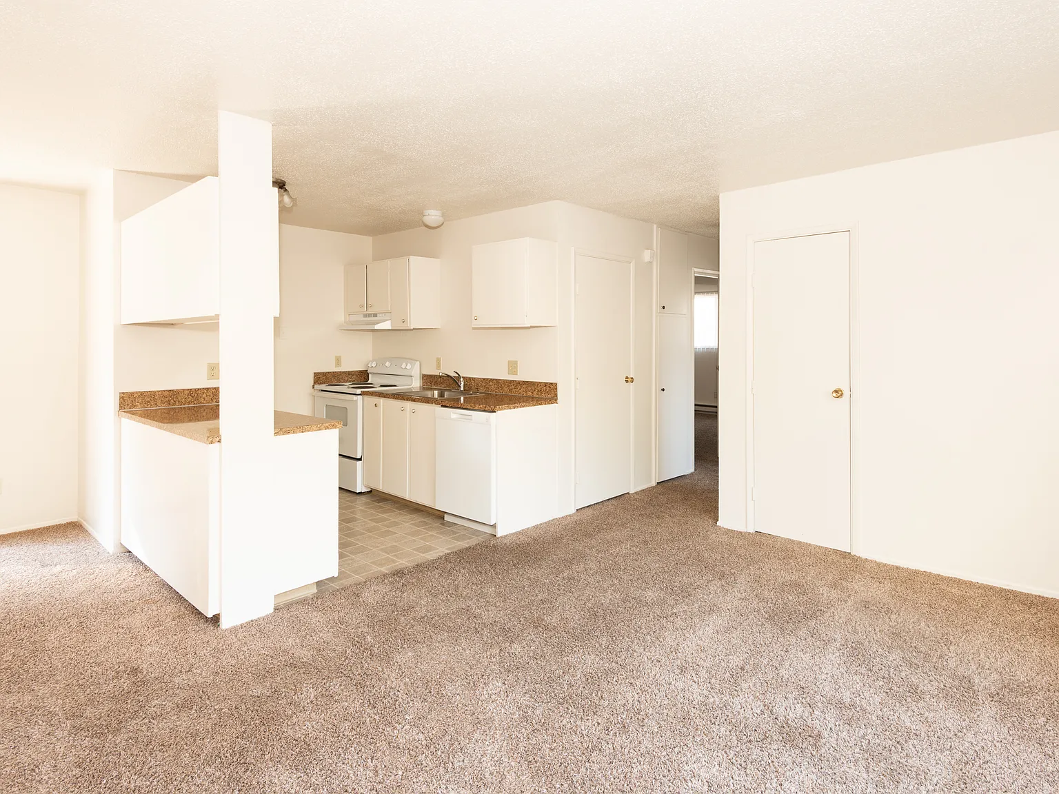 Churchill Gardens Apartments — Photo 2