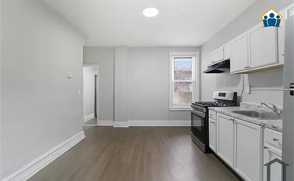 14 N Peach St — Photo 4