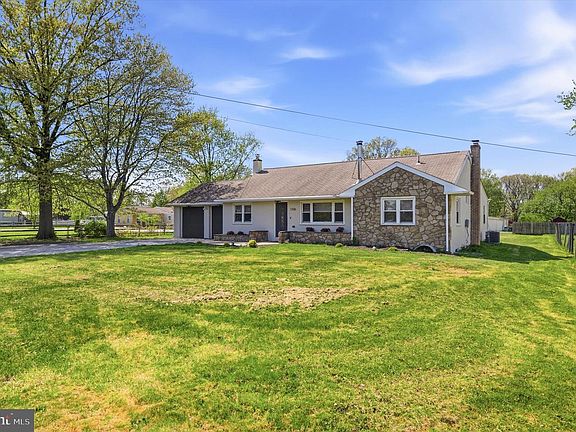 2nd image of 1336 Moyer Rd