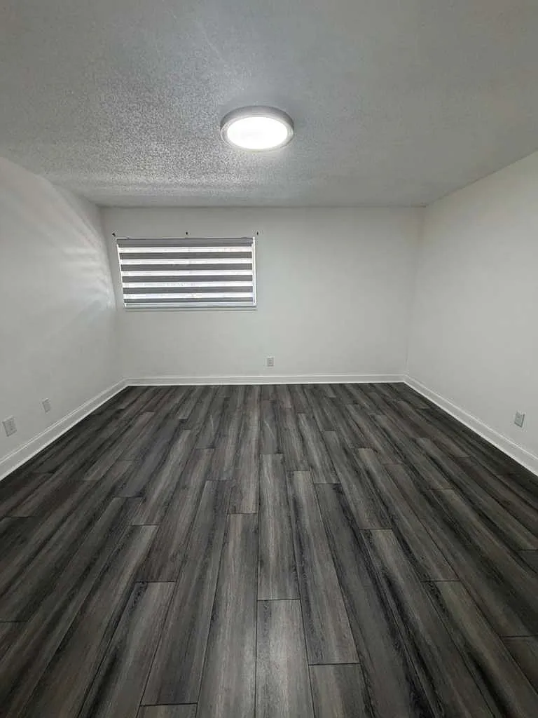 2 bed, 1000 sqft, $1,799 — Photo 2