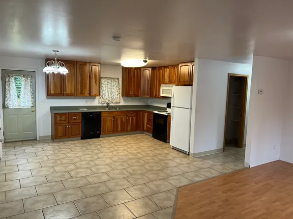 2121 Free Wright Ln #8, North Pole, AK 99705