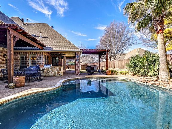 2nd image of 1613 Willow Glen Ct