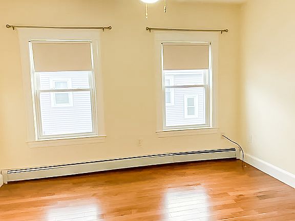 Middle bedroom