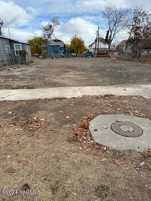 1st image of 211 S Naches Ave #1-3