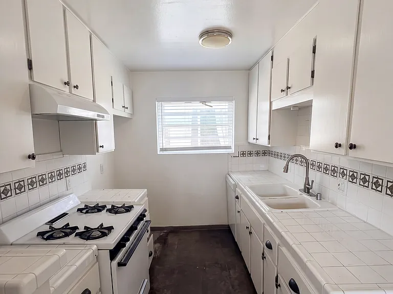474 Sherman Ave #6 — Photo 11