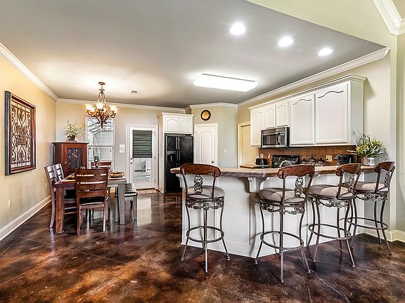 Raised Bar and Dining Area