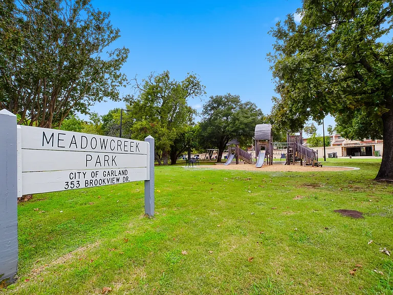 334 Valley Park Dr — Photo 35