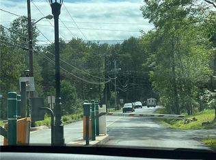 289 Paxinos Dr, Pocono Lake, PA 18347