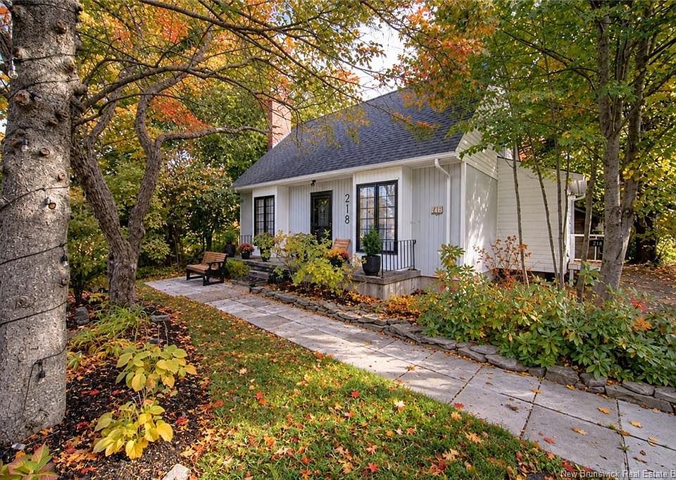 1st image of 218 Colonial Hts