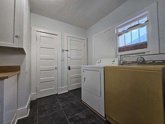 5th image of 515 E 11th St