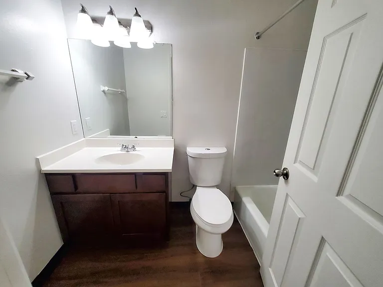 Nakoma Heights Apartment Homes — Photo 24