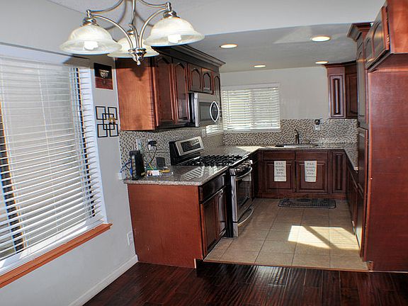 TITLE AND WOOD STYLE FLOORS