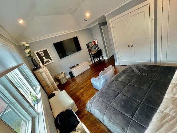 3rd image of 57 Edgewood Ave #2