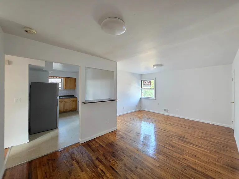 40 Bradley Ave #2 — Photo 3