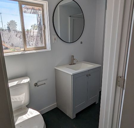 5th image of 1841 E Harvard St