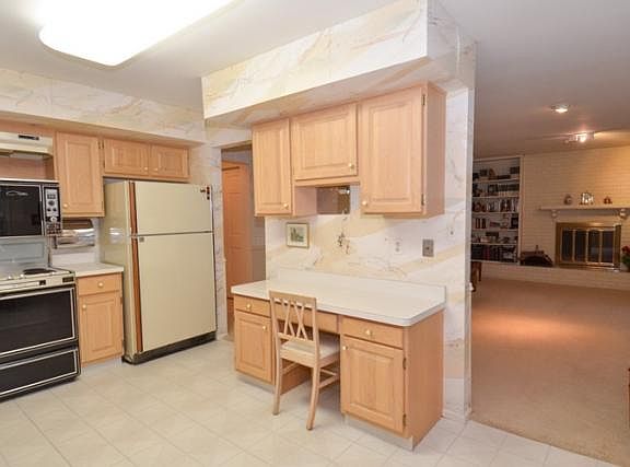 2nd image of 1214 Eaton Dr