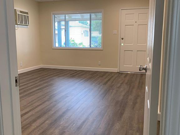 5th image of 548 N Mariposa St APT B