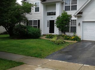 586 E Thornwood Dr, South Elgin, IL 60177