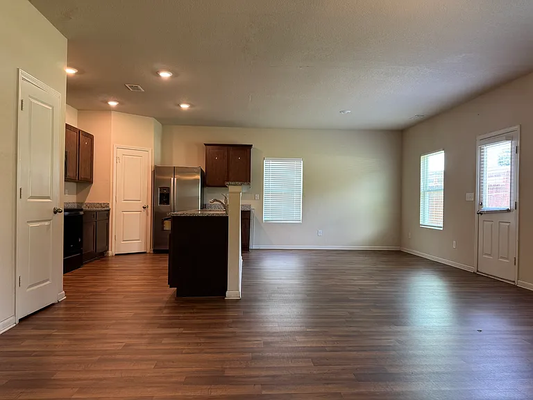 944 Independence Ave — Photo 2