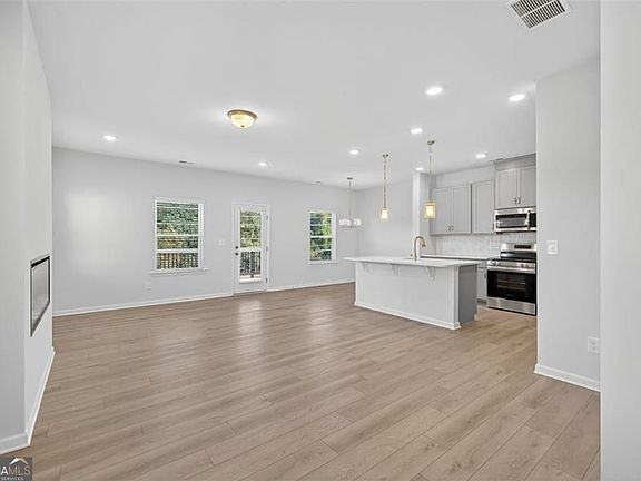 5th image of 84 Jacobs Farm Ln #34