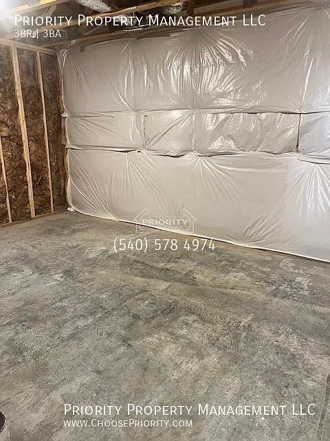 Contemporary 3 Bed 2.5 Bath Townhome Garage, Harrisonburg, — Photo 3